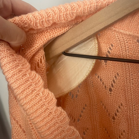 Vintage Ellen D. Peach V-Neck Sweater with Shoulder Pads - Picture 2 of 7